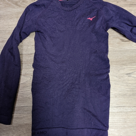 Mizuno thermal drifit top, seamless, gorgeous! - Picture 1 of 6